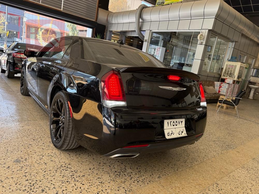 کرایسلەر 300